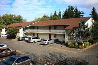 Hillside Apartments in Lynnwood, WA - Foto de edificio - Building Photo