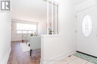 55 Bridgenorth Crescent in Toronto, ON - Building Photo - Building Photo