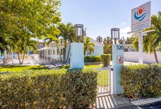 Lamara Motel Apartments in St Pete Beach, FL - Building Photo - Building Photo