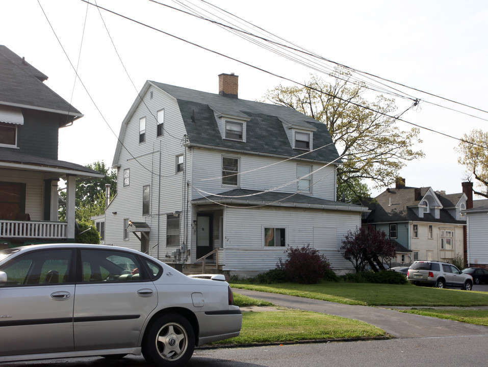 821 Pennsylvania Ave in Youngstown, OH - Building Photo