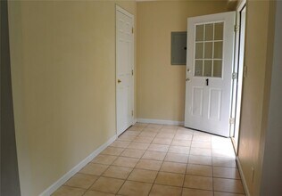 2342 NY-32 in New Windsor, NY - Building Photo - Building Photo