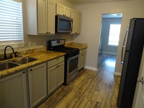 5009 Willow Point Dr in Conroe, TX - Building Photo - Building Photo