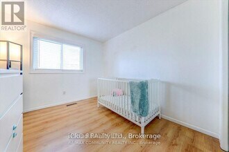 561 Childs Dr in Milton, ON - Building Photo - Building Photo