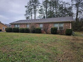 221 Camp Dr in Sparta, TN - Building Photo