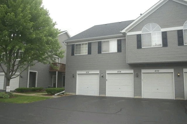 404 Village Creek Dr in Lake In The Hills, IL - Building Photo - Building Photo