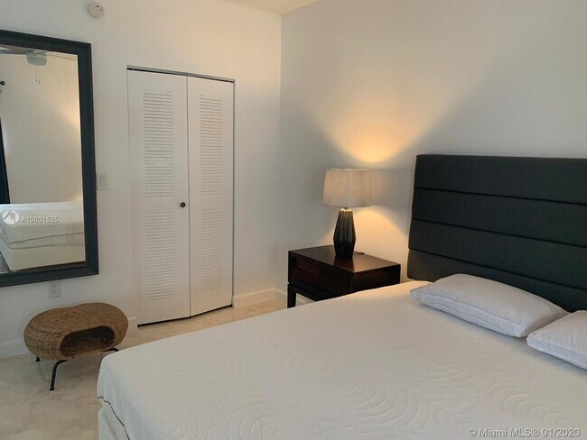 185 SE 14th Terrace-Unit -1801 in Miami, FL - Building Photo - Building Photo