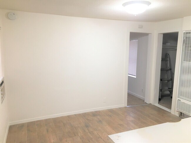 3613 Shasta Dam Blvd-Unit -5 in Shasta Lake, CA - Foto de edificio - Building Photo