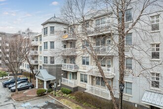 Port Liberte III in Jersey City, NJ - Building Photo - Building Photo