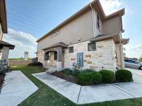 2808 Donnell Dr in Round Rock, TX - Building Photo - Building Photo