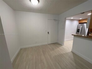 2201 Brickell Ave in Miami, FL - Building Photo - Building Photo