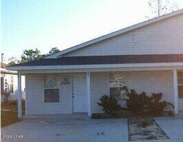 2603 Lagoon Knoll Dr in Panama City, FL - Building Photo