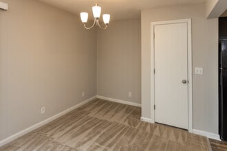 Midtown Square Apartments, Chattanooga in Red Bank, TN - Foto de edificio - Interior Photo