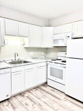 Bear Valley Village Apartments in Lakewood, CO - Foto de edificio - Building Photo
