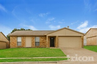 9215 Sophora Dr in Dallas, TX - Building Photo