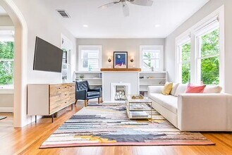 2002 Travis Heights Blvd in Austin, TX - Building Photo - Building Photo
