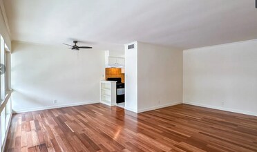 1241 N Fairfax Ave in West Hollywood, CA - Foto de edificio - Building Photo