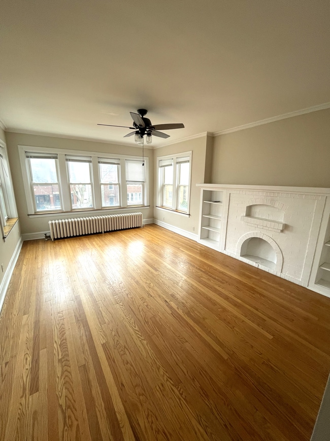 2433 W Dakin St, Unit 2, Unit 2