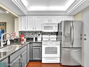 4025 N Federal Hwy in Fort Lauderdale, FL - Building Photo - Building Photo
