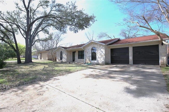 11400 Maidenstone Dr in Austin, TX - Building Photo - Building Photo