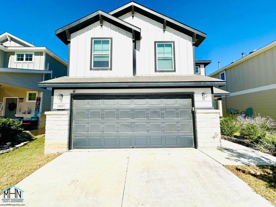 11935 Sitio Plains in San Antonio, TX - Building Photo