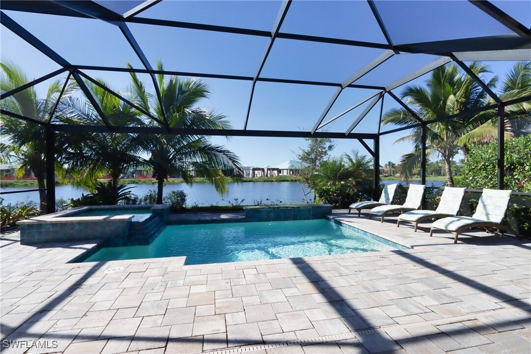 3318 Belon Ln in Naples, FL - Building Photo