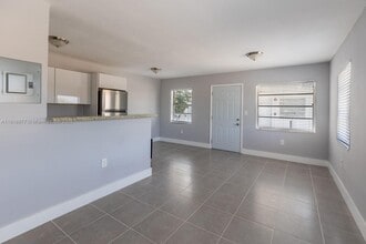 1960 NE 161st St in North Miami Beach, FL - Building Photo - Building Photo