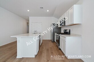 12112 SW 36th St in Mustang, OK - Building Photo - Building Photo