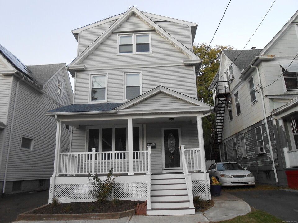 631 Whalley Ave in New Haven, CT - Building Photo