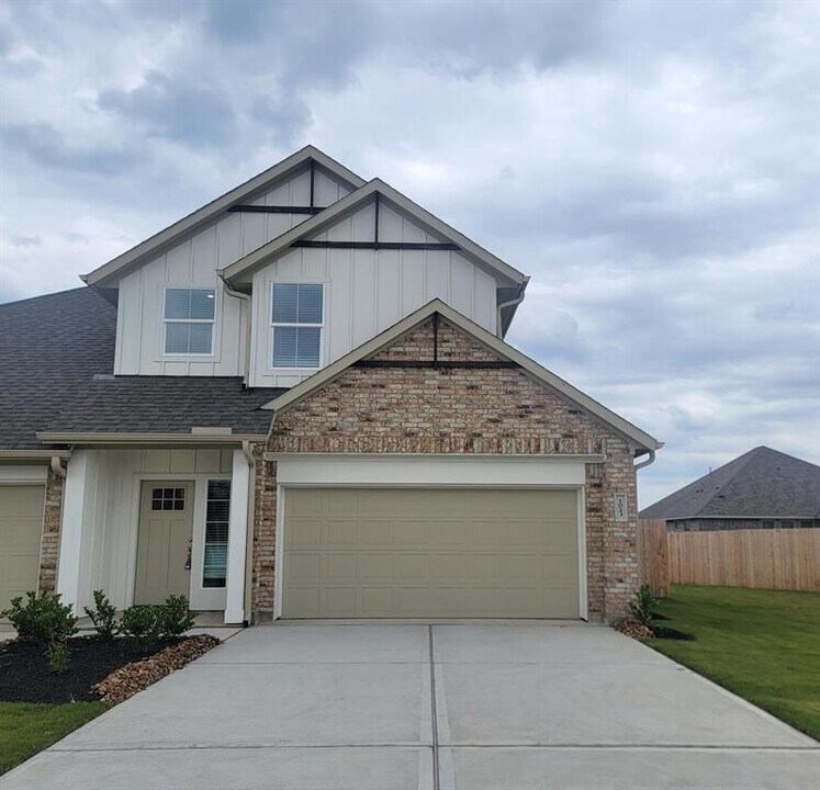 1023 Tillman Ln in East Bernard, TX - Building Photo