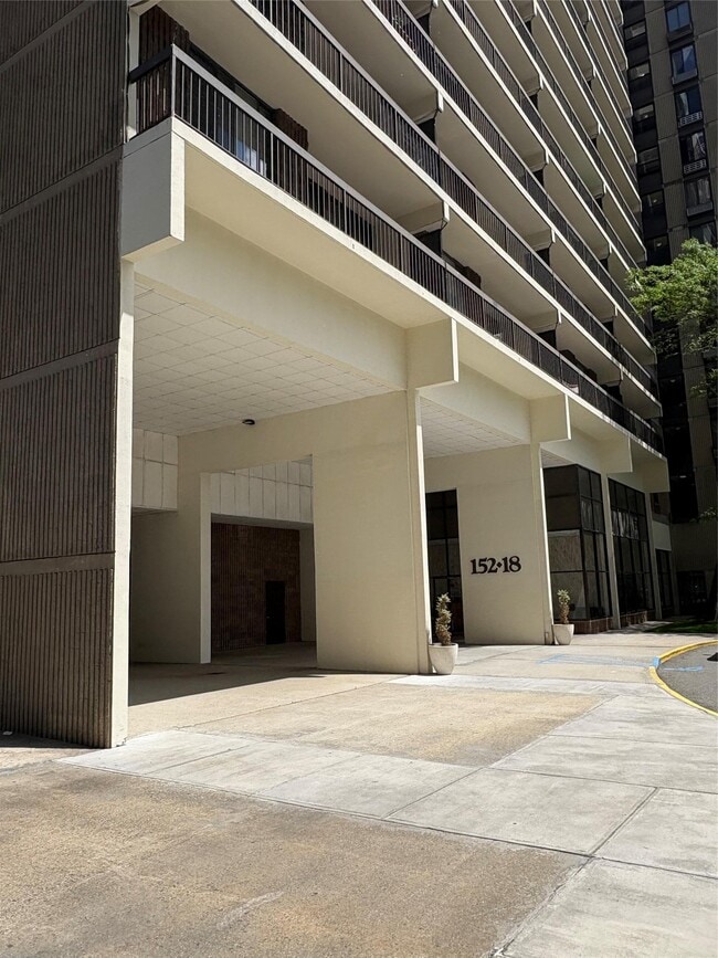 152-18 Union Tpke in Queens, NY - Building Photo - Building Photo