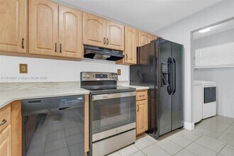 1341 E Golfview Dr in Pembroke Pines, FL - Building Photo - Building Photo