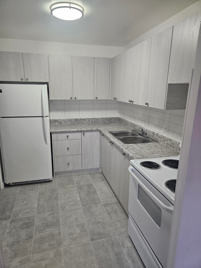 1901 Martin Grove Rd in Toronto, ON - Building Photo - Building Photo