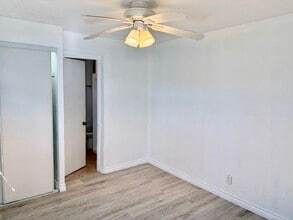 3660 Roosevelt St, Unit B in Riverside, CA - Foto de edificio - Building Photo