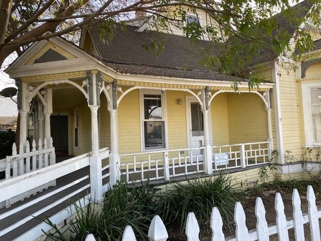 property at 928-930 Yale St