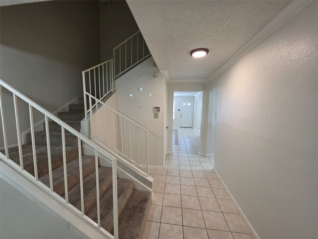 2114 Greenbriar Colony Dr in Houston, TX - Building Photo - Building Photo