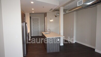 3198 Blake St, Unit #408 in Denver, CO - Building Photo - Building Photo
