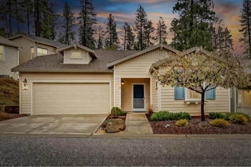 596 Eskaton Cir in Grass Valley, CA - Building Photo