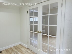 20620 Larch Way in Lynnwood, WA - Building Photo - Building Photo