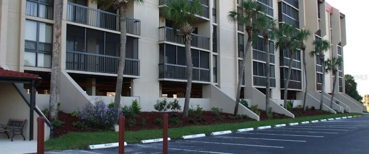21405 Olean Blvd, Unit 607 in Port Charlotte, FL - Building Photo