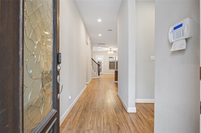 10408 Quiet Courtyard Rd in Houston, TX - Foto de edificio - Building Photo