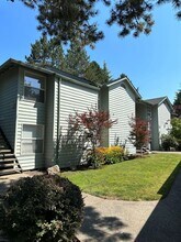 15370 Bangy Rd in Lake Oswego, OR - Building Photo - Building Photo