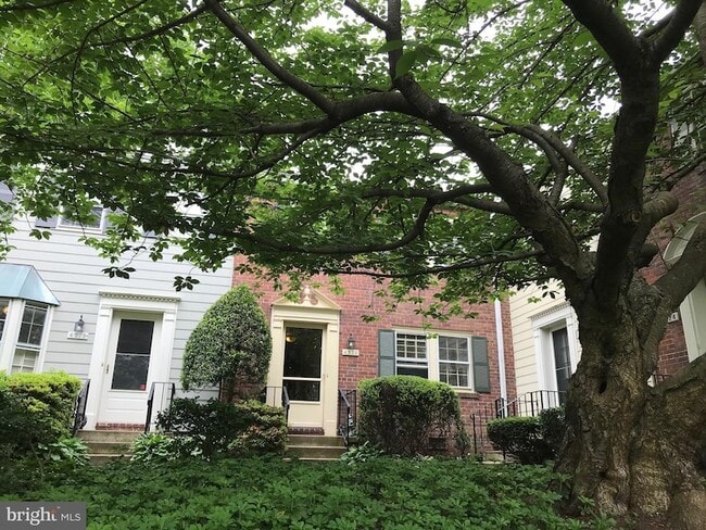 4920 Bradley Blvd in Chevy Chase, MD - Building Photo - Building Photo