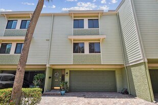 511 Sandy Hook Rd in Treasure Island, FL - Building Photo