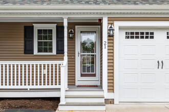 Flynn Terrace in Attleboro, MA - Foto de edificio - Building Photo