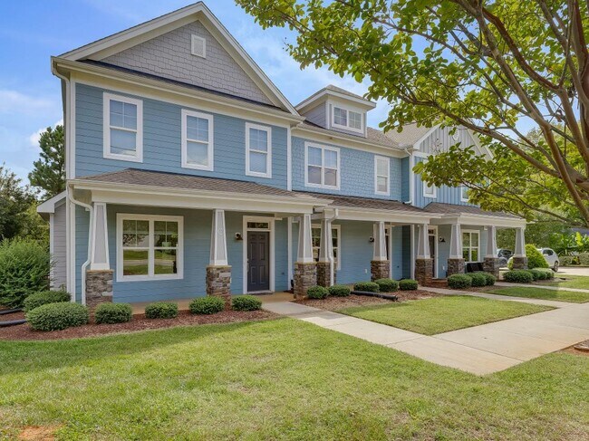 858 Thompson St, Unit Unit C in Pittsboro, NC - Foto de edificio - Building Photo
