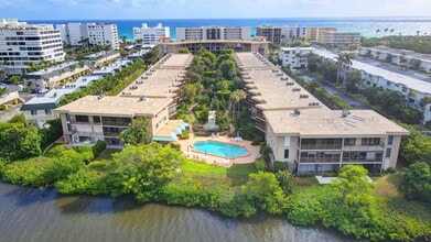 3605 S Ocean Blvd in South Palm Beach, FL - Building Photo - Building Photo