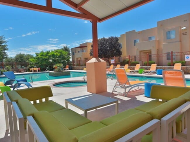 Casa Bandera in Las Cruces, NM - Foto de edificio - Building Photo