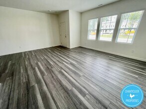 329 Spaight Acrs Wy in Wake Forest, NC - Building Photo - Building Photo