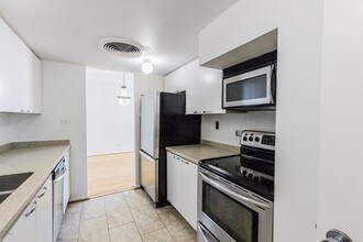 207 W Clarendon Ave-Unit -17G in Phoenix, AZ - Building Photo - Building Photo