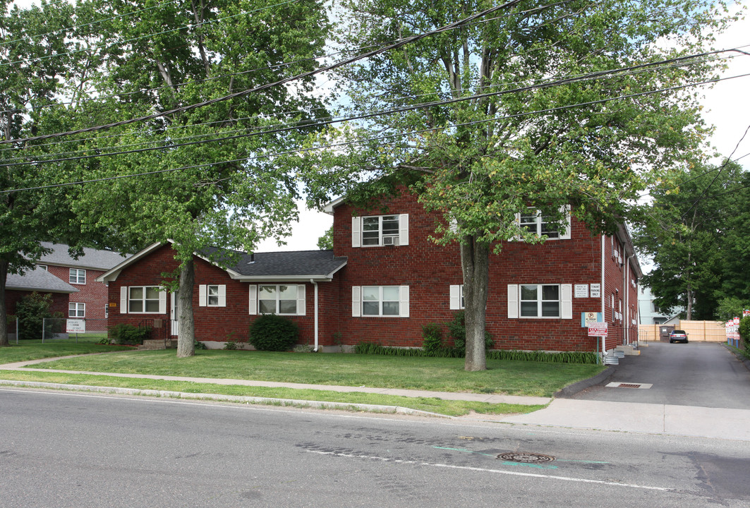 64-66 School St in East Hartford, CT - Building Photo